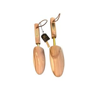 Cedar‎ Shoe Trees – Mismatched Pair CW22 W Medium & CW12 M Medium Wood Shoe Tree